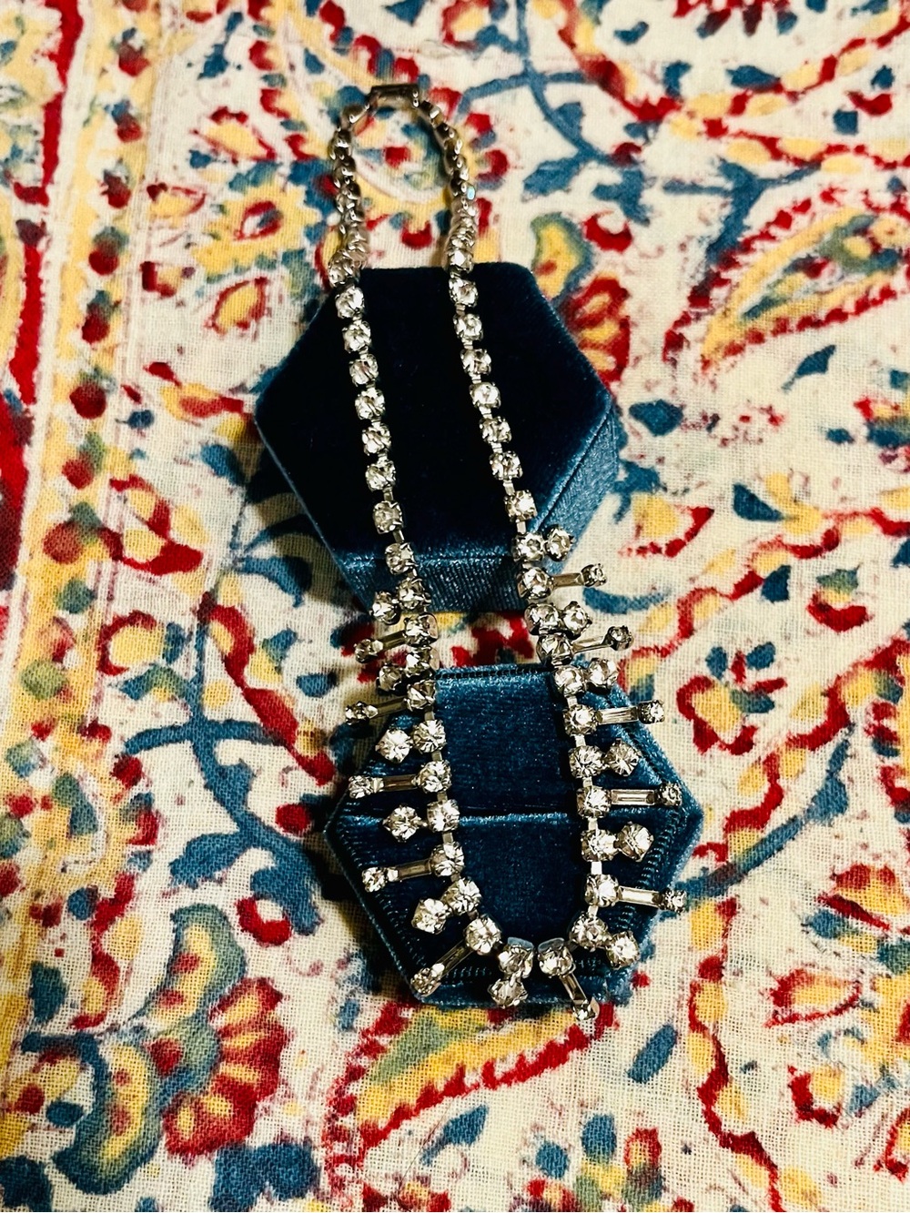 Vintage rhinestone necklace in perfect condition